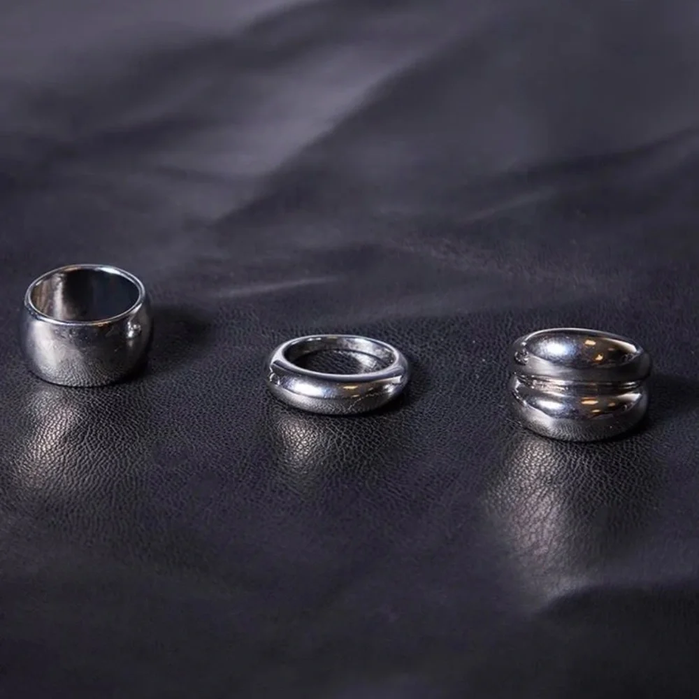 1208 NWT PrettyLittleThing Silver Simple Chunky 3 Ring Set - M/L